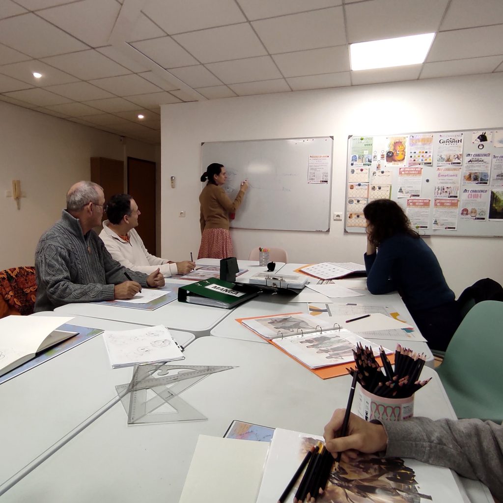 Pacheco Claire enseigne au cours de dessin à Nantes