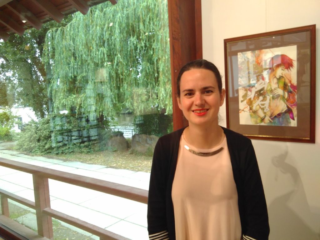 photo de Pacheco Claire pendant son exposition de dessin manga à Nantes