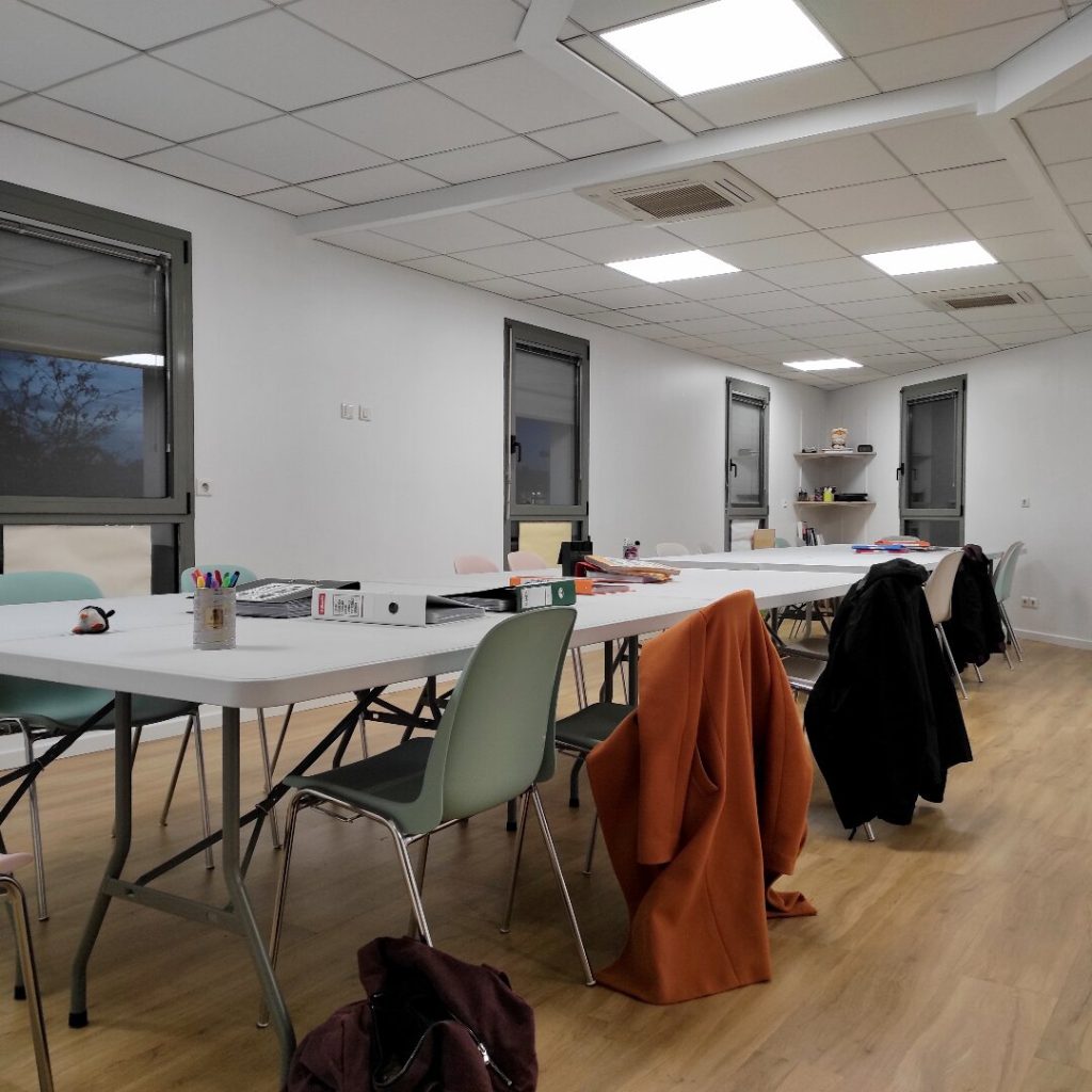 Salle de cours de l'atelier Adya cours de dessin à Orvault et Nantes
