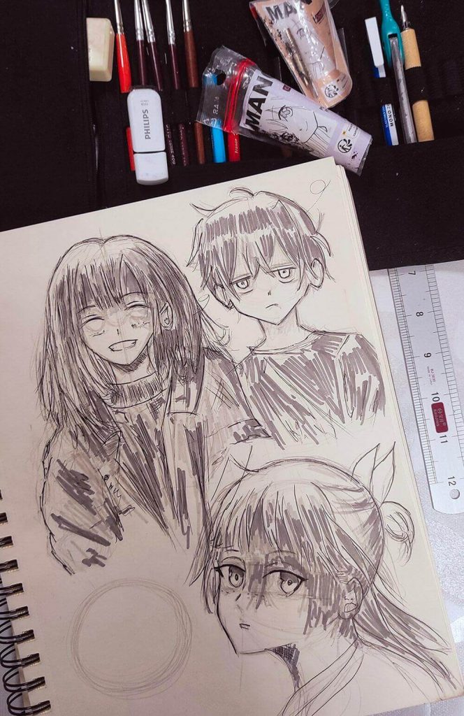 Trois portraits manga réalisés au feutre Promarker par un élève adulte. Étude des expressions, du design des yeux et de la chevelure lors d'un cours d'initiation à Orvault Grand Val